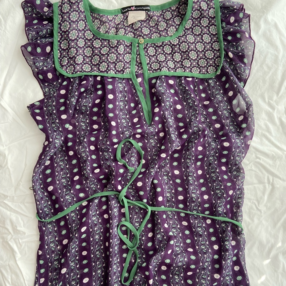 Love Squared delicate belted dress shirt. Size S